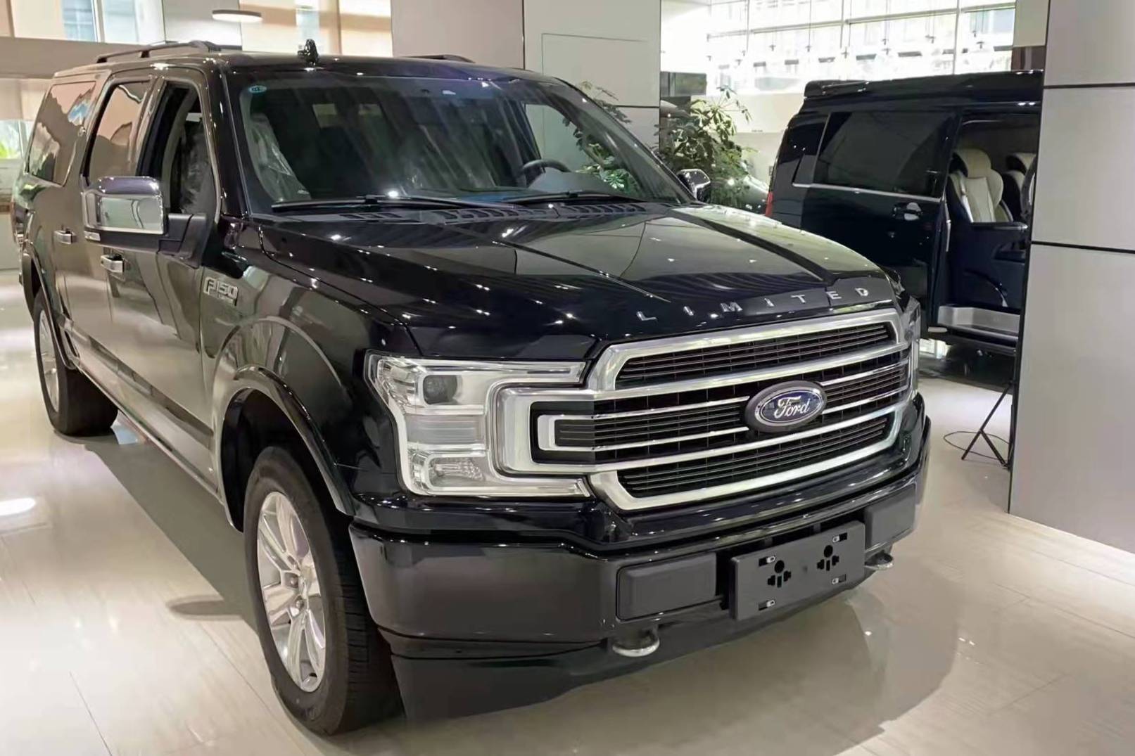 上海平顶福特f150勇猛者商务车展厅现车