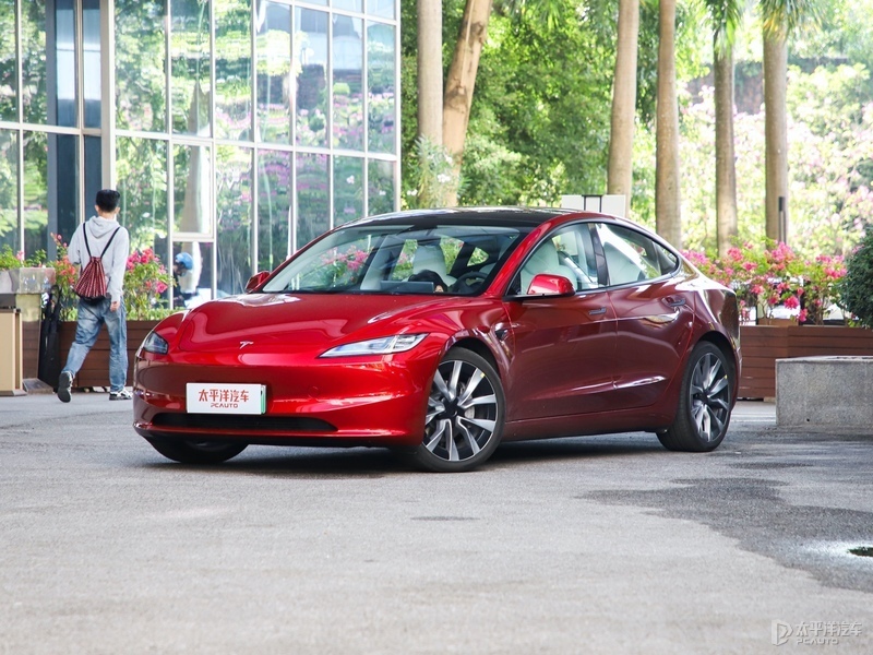 ข่าวรถใหม่! Tesla เปิดตัว Model 3 รุ่นขับเคลื่อนล้อหลังในสหรัฐ ฯ