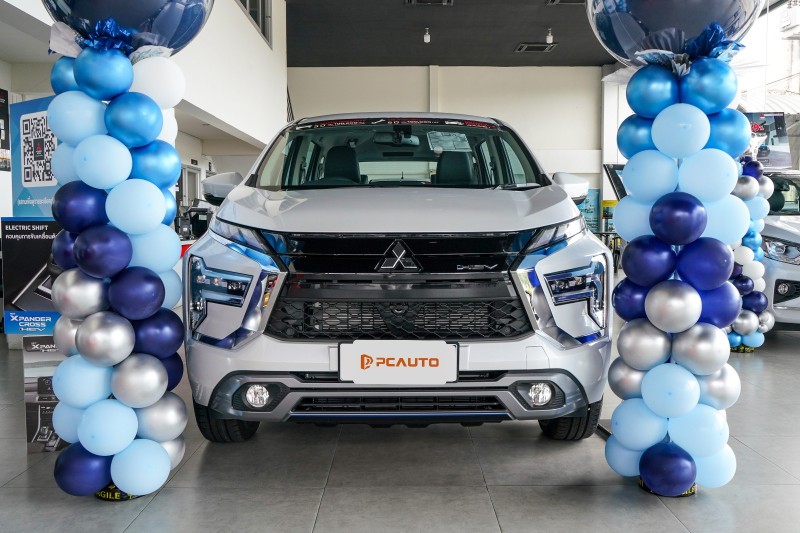 MPV ถึงแม้จะเป็นตัวเลือกที่ค่อนข้างเล็ก แต่สำหรับผู้บริโภคในครอบครัว หรือผู้ใช้ที่มีความต้องการในการโหลดสูง รถยนต์ประเภท MPV เนื่องจากมีพื้นที่กว้างขวาง สามารถขับหลายคน และความสะดวกสบายที่ดี เป็นที่รักของผู้บริโภค ในตลาดรถของประเทศไทย Mitsubishi Xpander และ Toyota Veloz เป็นสองรุ่น MPV ที่นิยม ซึ่งได้รับความสนใจจากผู้บริโภคอย่างยิ่ง วันนี้ เราจะมาเปรียบเทียบรถสองรุ่นนี้เป็นรายละเอียด ดูว่าแต่ละรุ่นมีข้อดีและข้อเสียอย่างไรในตลาดรถยนต์ในประเทศ ทั้ง Mitsubishi Xpander และ Toyota Veloz มีสามรุ่นให้ผ