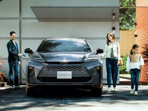 Toyota Expands PHEV Lineup with Crown Estate Launching in Japan