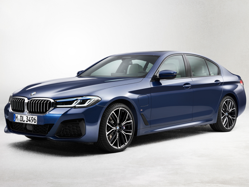 【PCauto】BMW 5 Series Sedan เป็นรุ่นยอดนิยมของแบรนด์ BMW มีดีไซน์ภายนอกที่ทันสมัยและหรูหรา ภายในและปũ